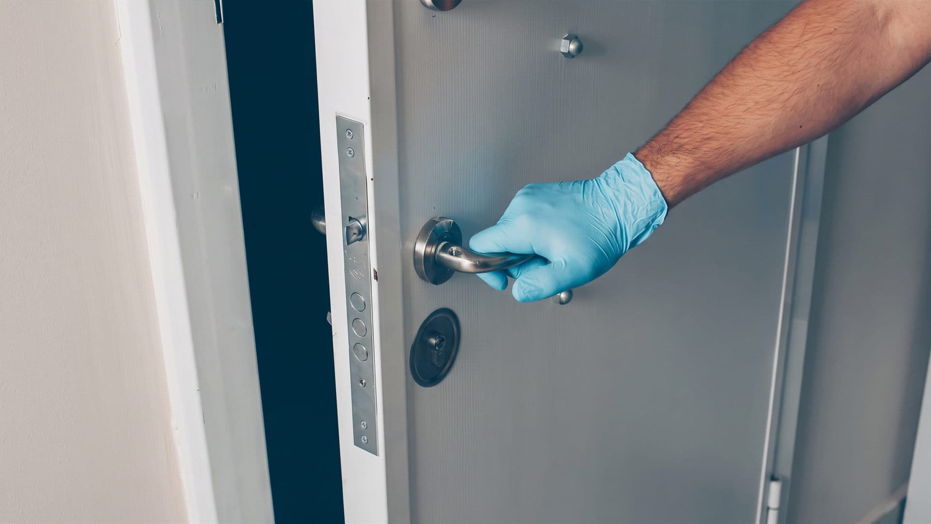Reforzar una puerta no siempre pasa por cambiarla