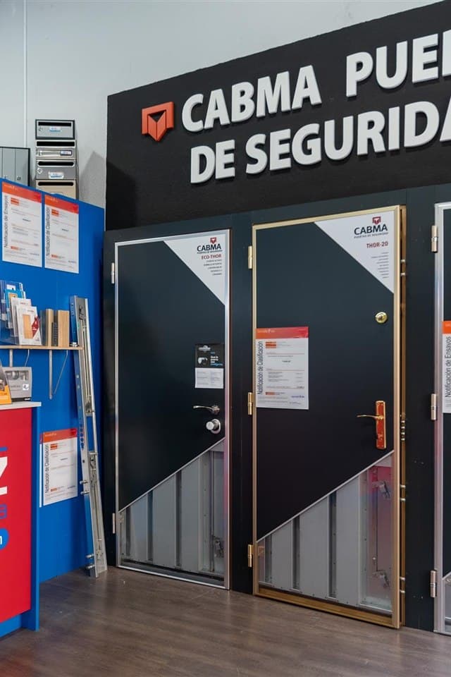 Instalación de puertas de seguridad en Vigo con garantía de calidad