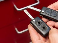 ¿La carcasa del mando de mi coche está rota, tiene solución?