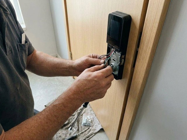 La llave que ya no pierdes: cerraduras inteligentes para alquileres vacacionales en Cangas - Imagen 1